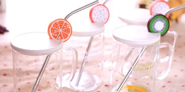 Glass cup with straw (1)