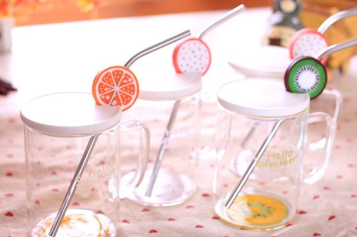 Glass cup with straw (1)