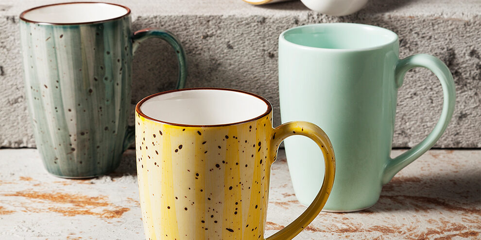 Artisan vintage ceramic mug with rustic glaze and ergonomic handle (3) Handmade retro-style ceramic mug with colorful glazed finish