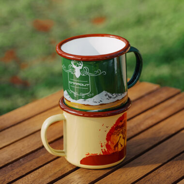 Retro portable outdoor enamel camping mug with vintage design