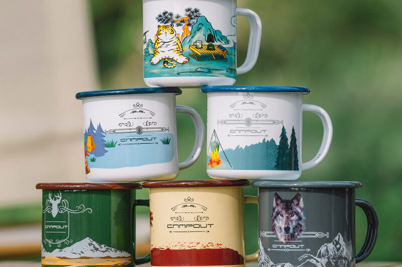 Retro portable outdoor enamel camping mug with vintage design