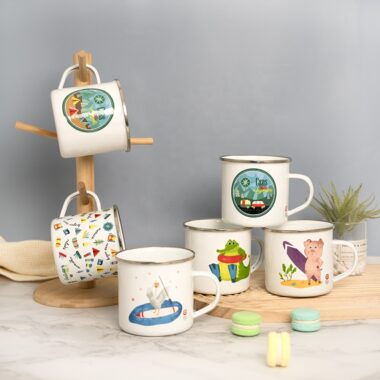 Retro portable outdoor enamel camping mug with vintage design