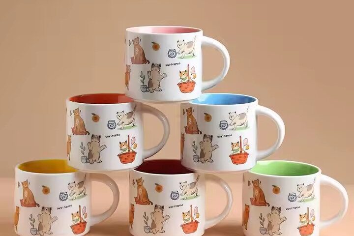 Cute cat design ceramic coffee mug with lid and spoon, perfect for home use